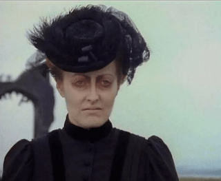 Woman in Black GCSE Analysis chapter 4 Tension